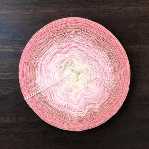 MP 42 Motek  Ombre Merino Pure 100% 1500m 3 nitki (ecru , bany pink, pastelowy róż , ciemńy pastelowy róż )