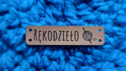 Naszywka RĘKODZIEŁO kłębek 1 szt c.brąz 