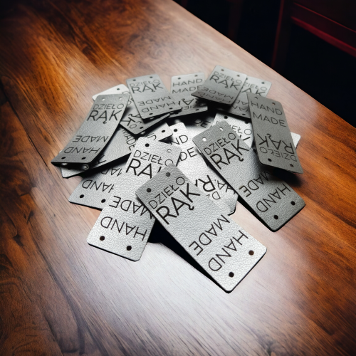 Naszywka Hand Made- Dzieło Rąk 1 szt -srebrny